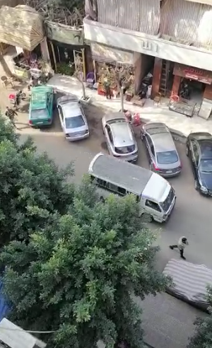 سيارات تسير عكس الاتجاه بشارع ايران