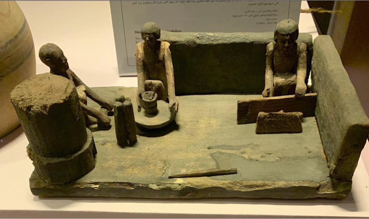 عمال صناعى الفخار فى العصر الفرعوني