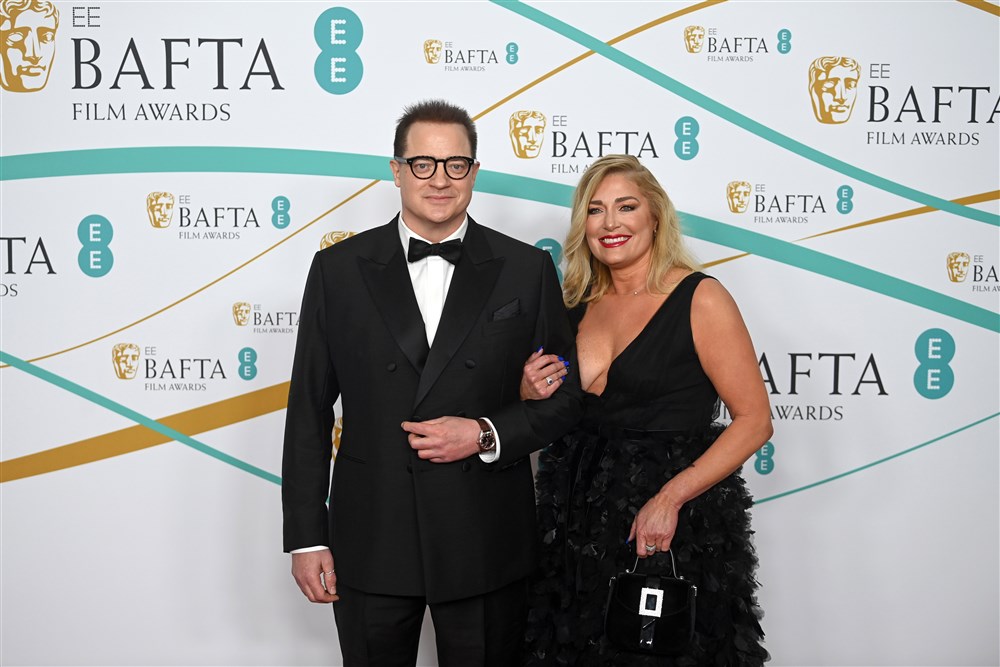 أنيا تايلور بإطلالة غريبة في حفل توزيع جوائز الـ BAFTA (5)