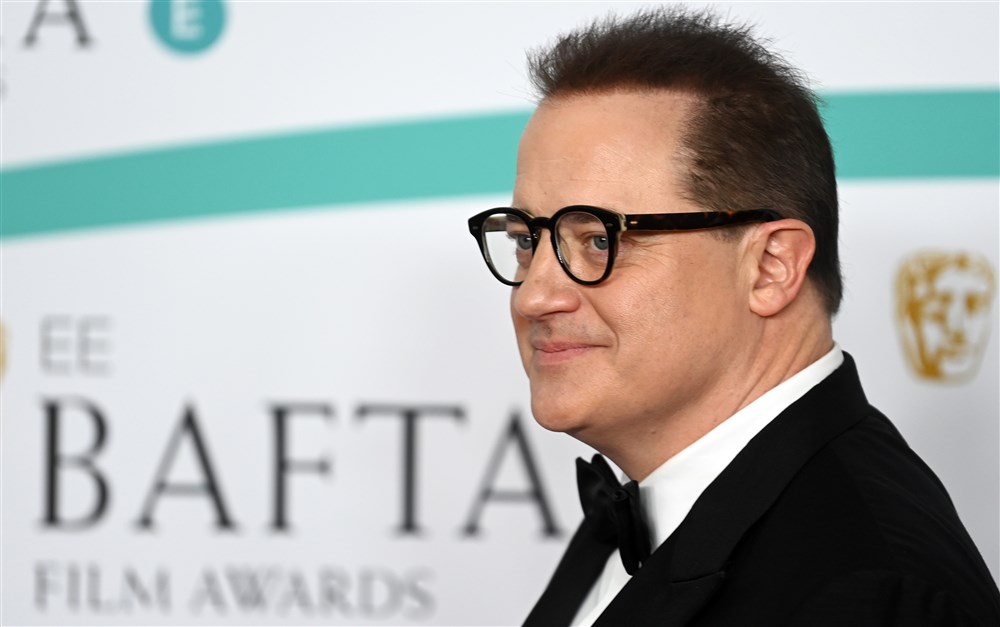 أنيا تايلور بإطلالة غريبة في حفل توزيع جوائز الـ BAFTA (3)