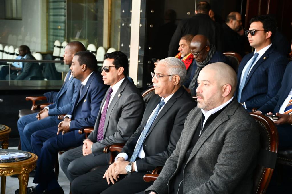 وزير الرياضة ورئيس اتحاد الكرة ورئيس رابطة الاندية في افتتاح بطولة الامم الافريقية للشباب