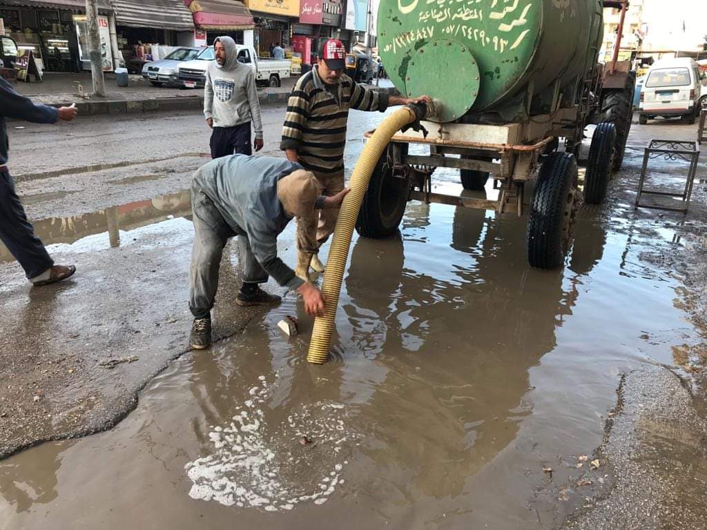 عمليات شفط مياه الامطار