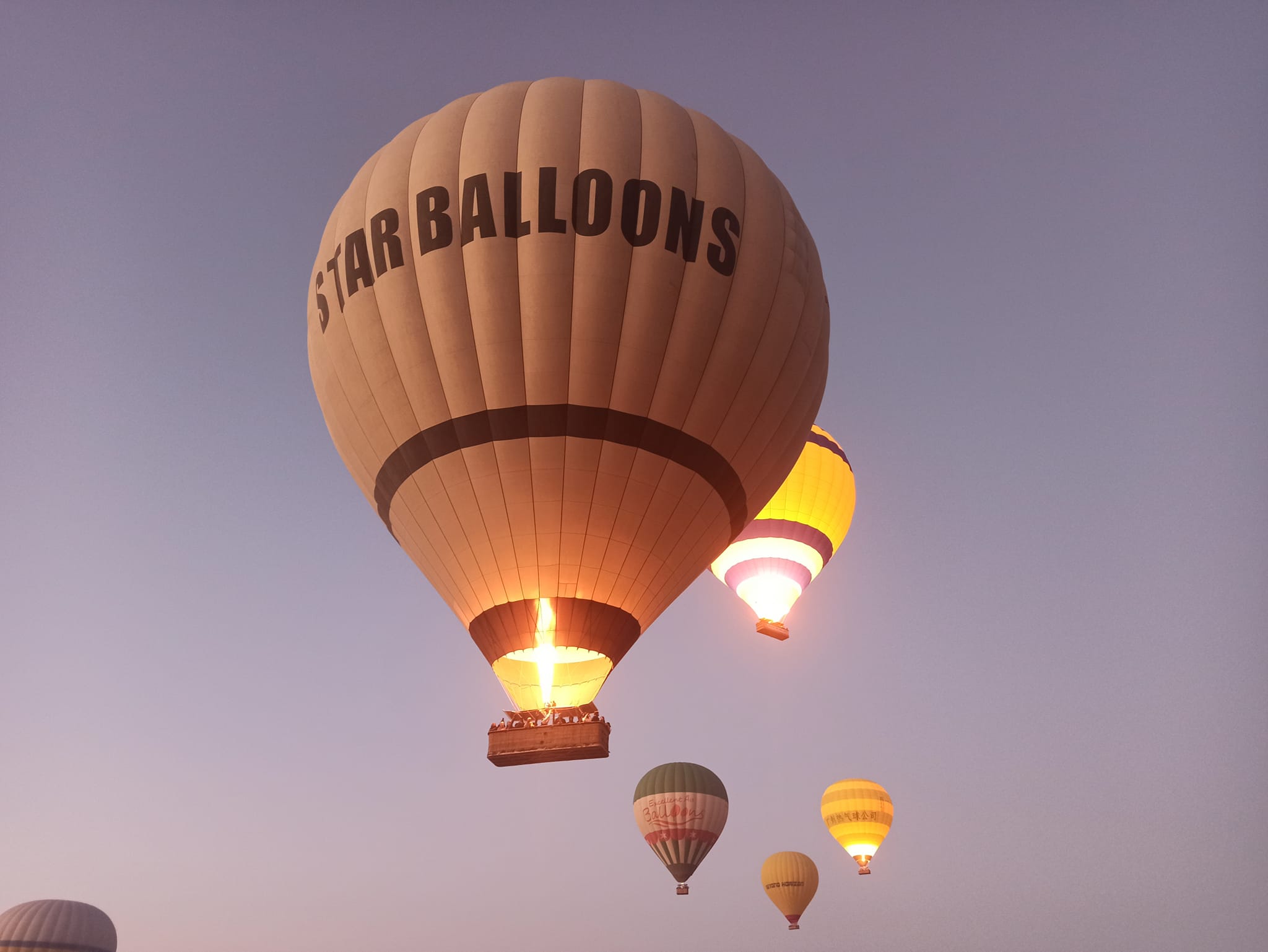 البالونات خلال تحليقها بالسماء