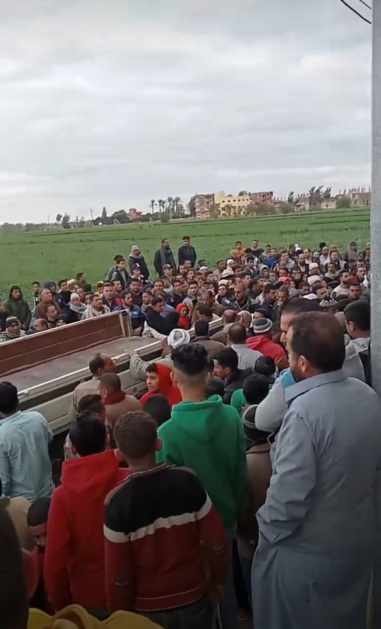 تشييع جنازة طالب بالإعدادية توفى فى حادث (2)
