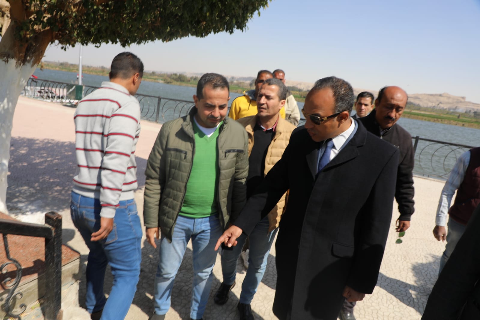 نائب محافظ المنيا يتفقد أعمال تجميل وصيانة كورنيش النيل (12)