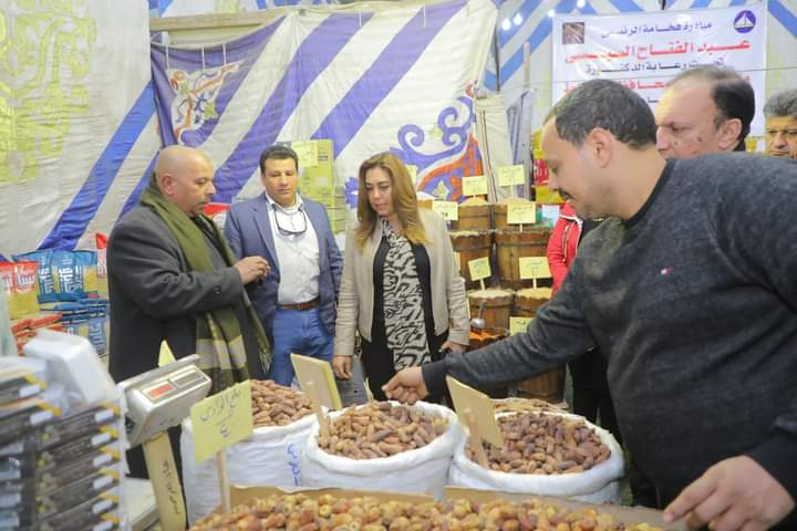 محافظ دمياط تفتتح معرض السلع أهلاً رمضان بمدينة فارسكور (2)
