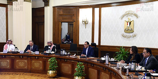 رئيس الوزراء يستعرض فرص زيادة الاستثمار لشركة المراعي السعودية (6)