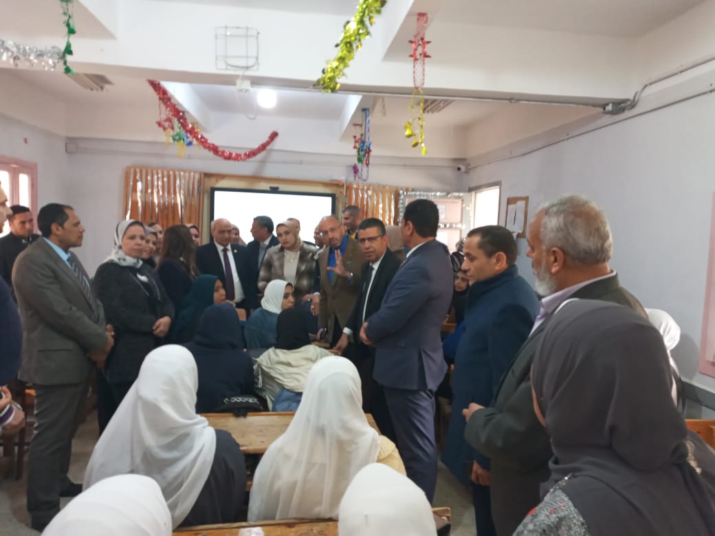 وفد لجنة التعليم بالبرلمان  يزور مدارس أبو حمص بالبحيرة  (5)