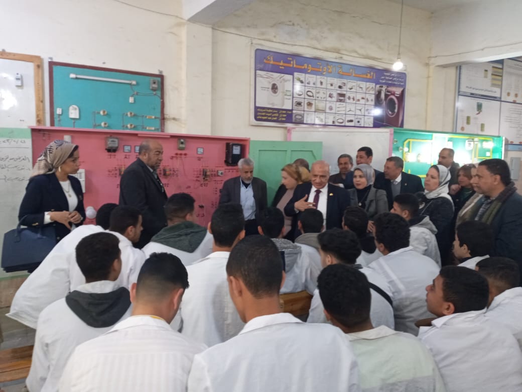 وفد لجنة التعليم بالبرلمان  يزور مدارس أبو حمص بالبحيرة  (2)