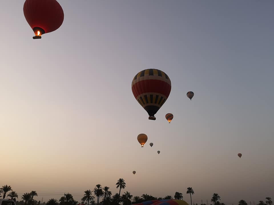 تحليق البالونات الطائرة فى سماء الأقصر