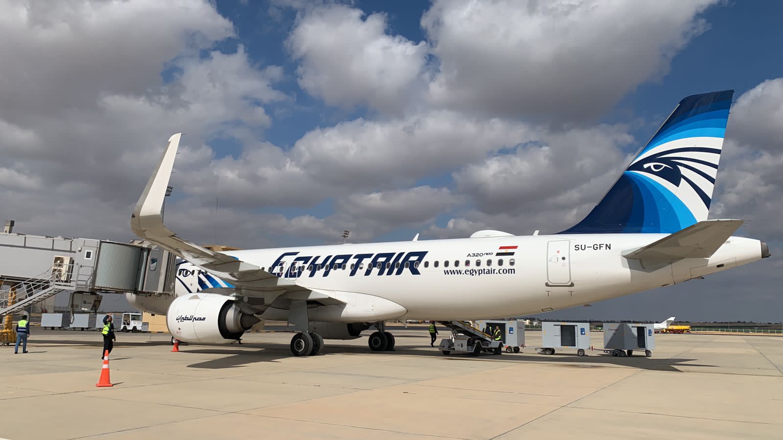 مصر للطيران تسير أول رحلة دولية من مطار سفنكس لنقل وفد ألميريا الإسباني (3)
