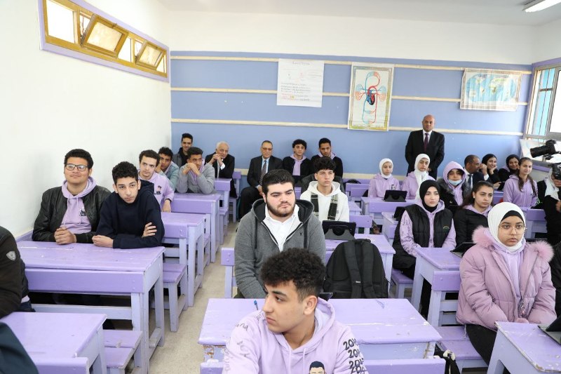 وزير التربية والتعليم فى زيارة لمدارس العاشر من رمضان (6)