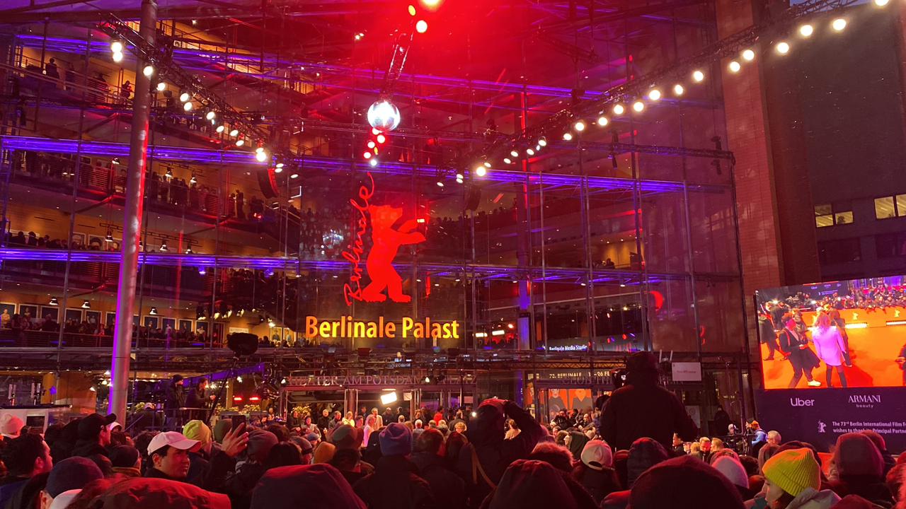 نجوم ونجمات الدورة الـ ٧٣ علي السجادة الحمراء لحفل ختام مهرجان برلين السينمائي الدولي (2)