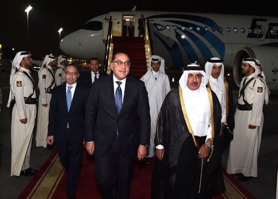 رئيس الوزراء يصل الدوحة فى زيارة عمل  (3)