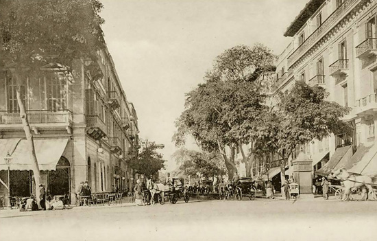 صورة-من-شارع-المغربى-(عدلى-حاليا)-بوسط-البلد-فى-القاهرة-حوالى-العام-1900م00