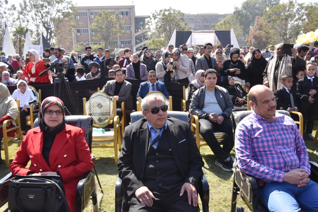 رئيس جامعة أسيوط يشهد الاحتفال بعيد  الخريجين (54)