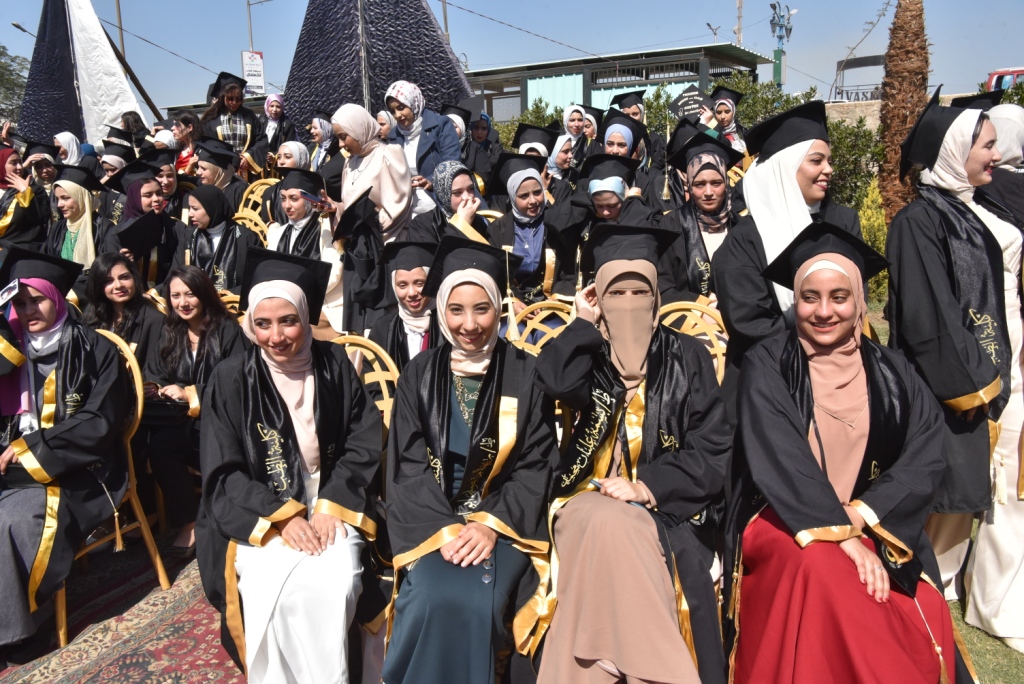 رئيس جامعة أسيوط يشهد الاحتفال بعيد  الخريجين (3)
