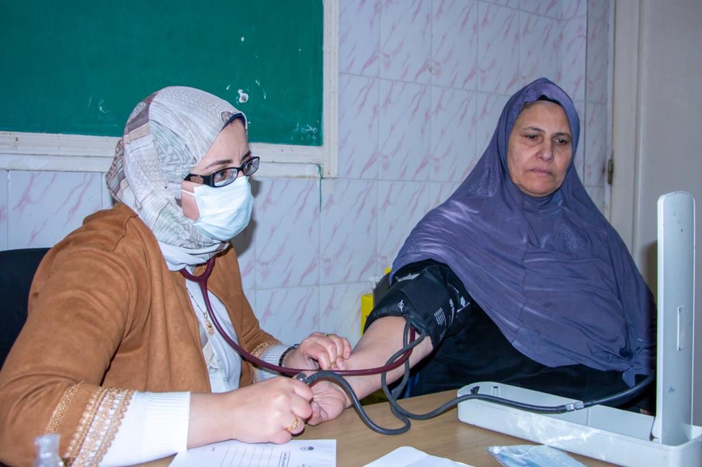 تقديم الرعاية الطبية لـ 1077حالة بقافلة جامعة طنطا بمركز السنطة (1)