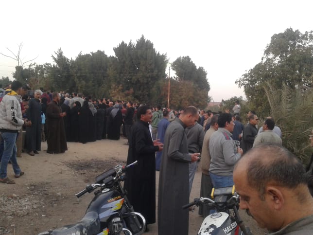 تشييع جنازة طالبتين بالثانوية (2)