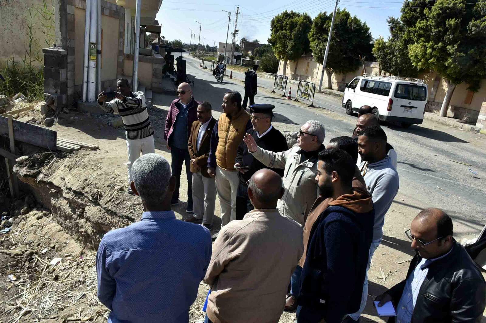 جولة لمحافظ الأقصر على تجديد كوبرى مدخل مدينة الطود