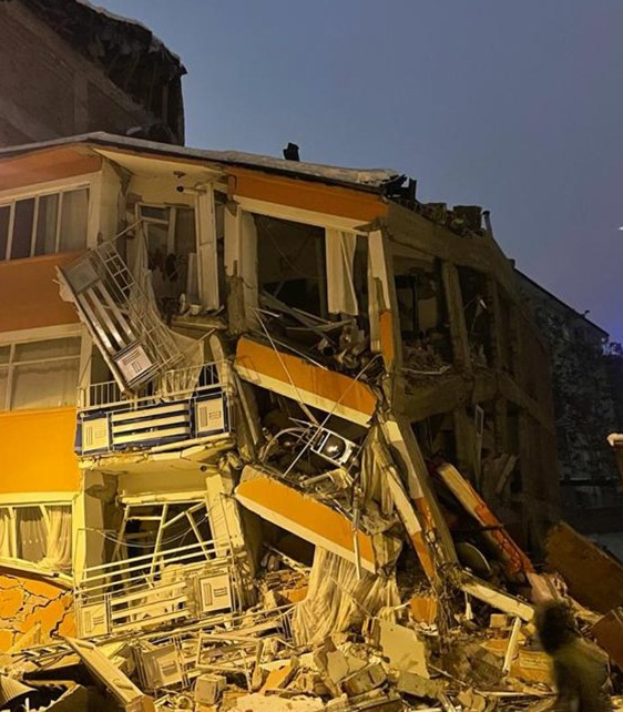 انهيار-المنازل-في-تركيا