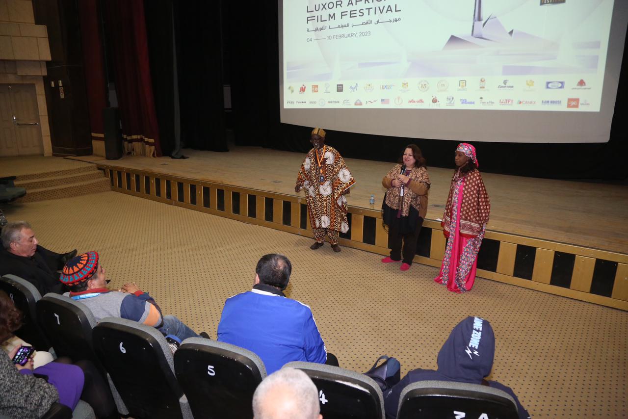 المخرج والمنتج المالي سليمان سيسيه سعيد بالحديث عني  في مهرجان الأقصر للسينما الأفريقية  (9)