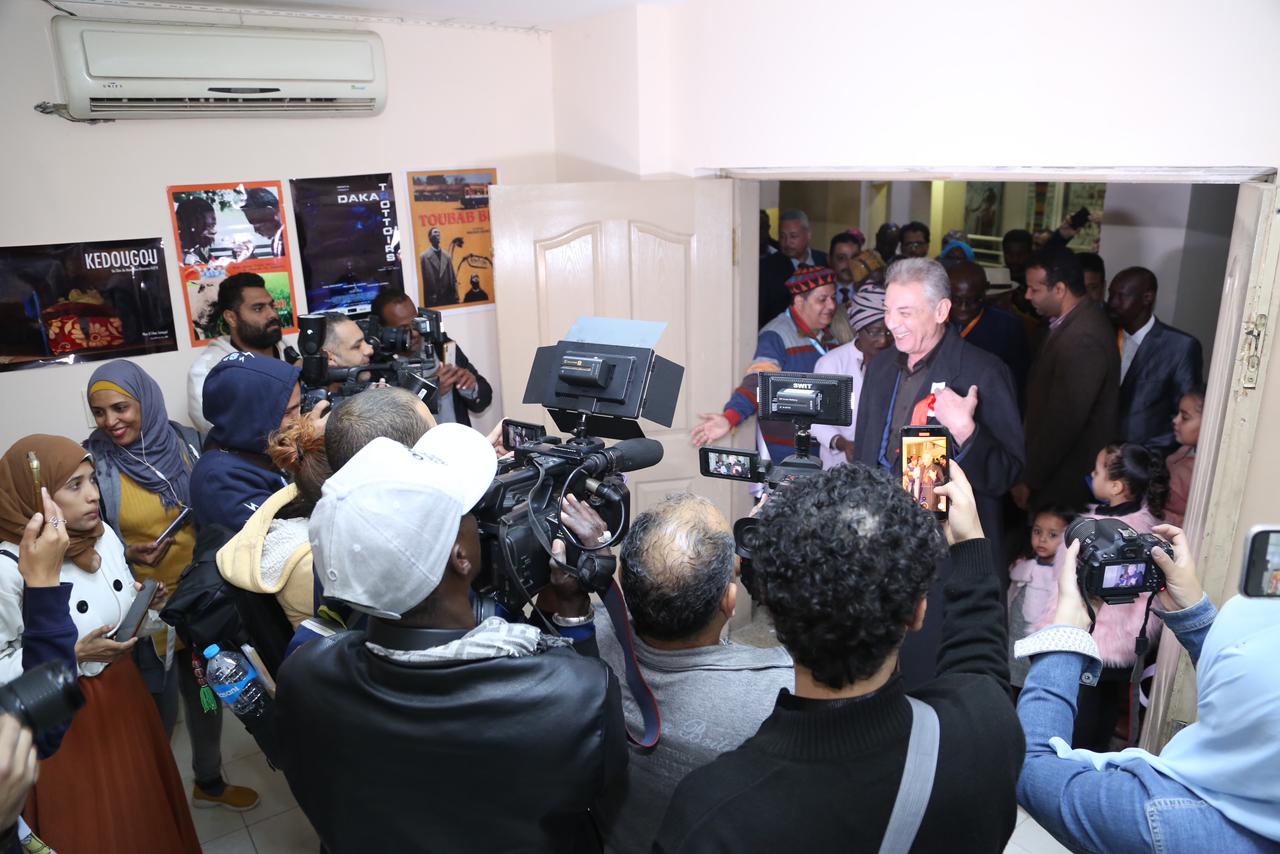 حميدة وسيسيه وسيد رجب في افتتاح معرض أفيشات السينما السنغالية والمصرية بمهرجان الأقصر (3)