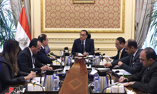 اجتماع رئيس الوزراء ووزير البترول (3)