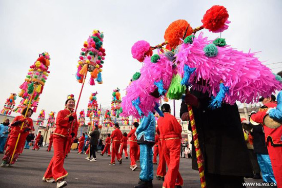 فعاليات الاحتفال بعيد الفوانيس التقليدي في أنحاء الصين (2)