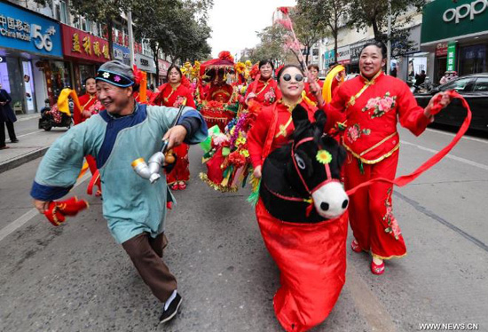فعاليات الاحتفال بعيد الفوانيس التقليدي في أنحاء الصين (6)