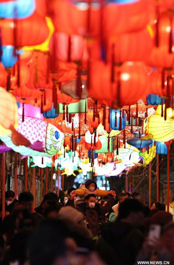 فعاليات الاحتفال بعيد الفوانيس التقليدي في أنحاء الصين