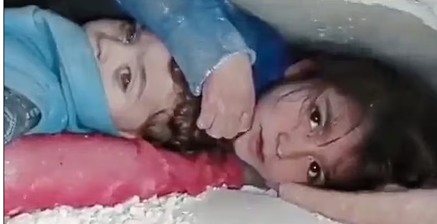 الفتاة السورية وشقيقها
