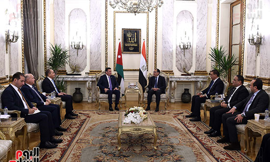 رئيس الوزراء يلتقي رئيس مجلس النواب الأردني (8)