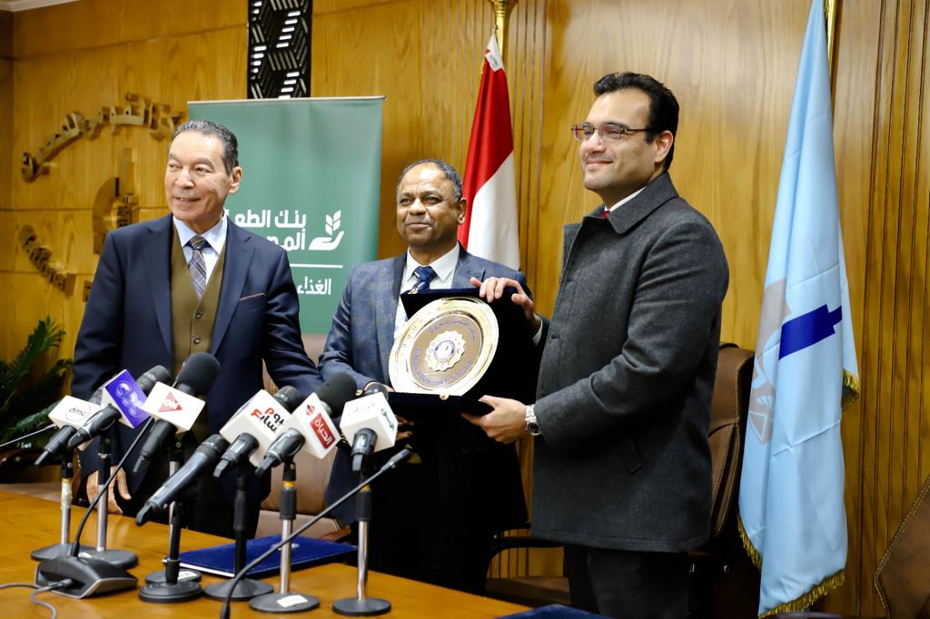 المركز القومي للبحوث يوقع بروتوكول تعاون مع بنك الطعام المصري لدعم صغار المزارعين  (3)