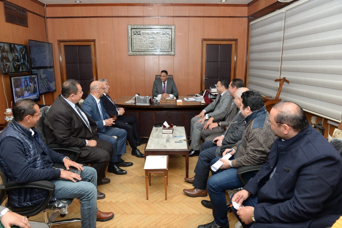 جانب من اجتماع محافظ الدقهلية (3)