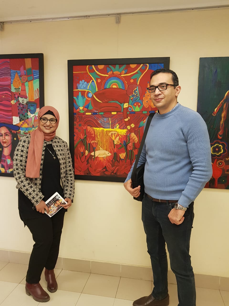 اللوحات الفنية بالمعرض