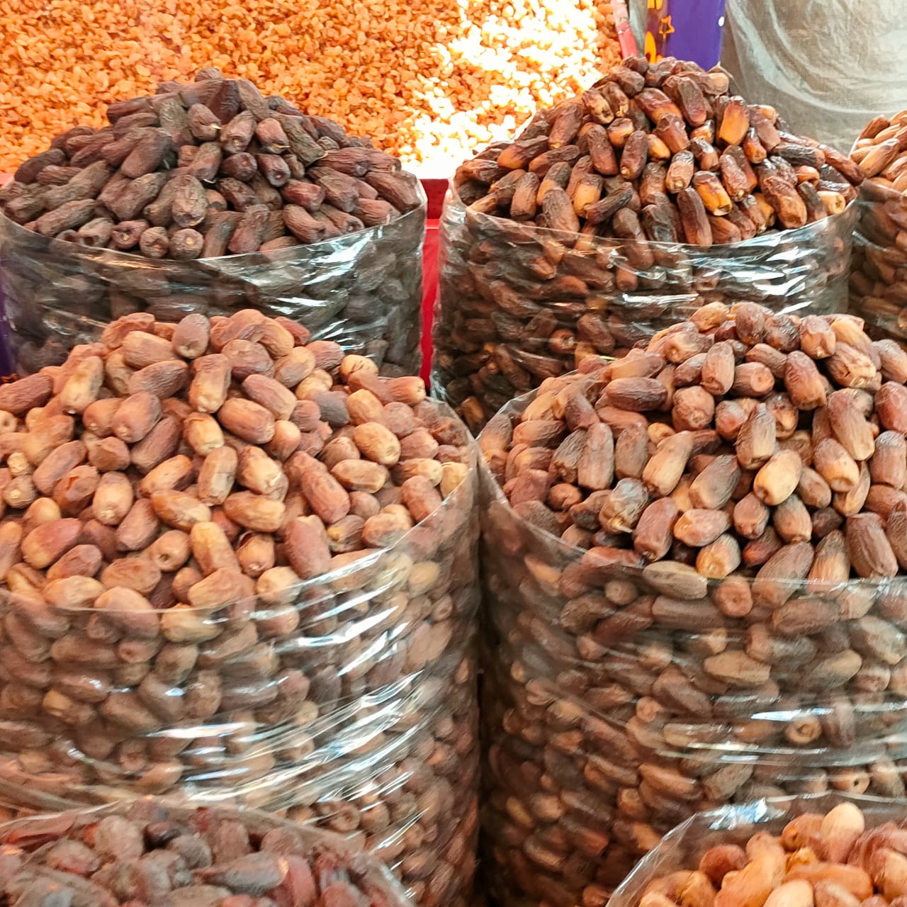 بلح الخد الجميل والشبح