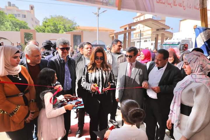 جانب من افتتاح محافظ دمياط لمعرض أهلا رمضان (3)