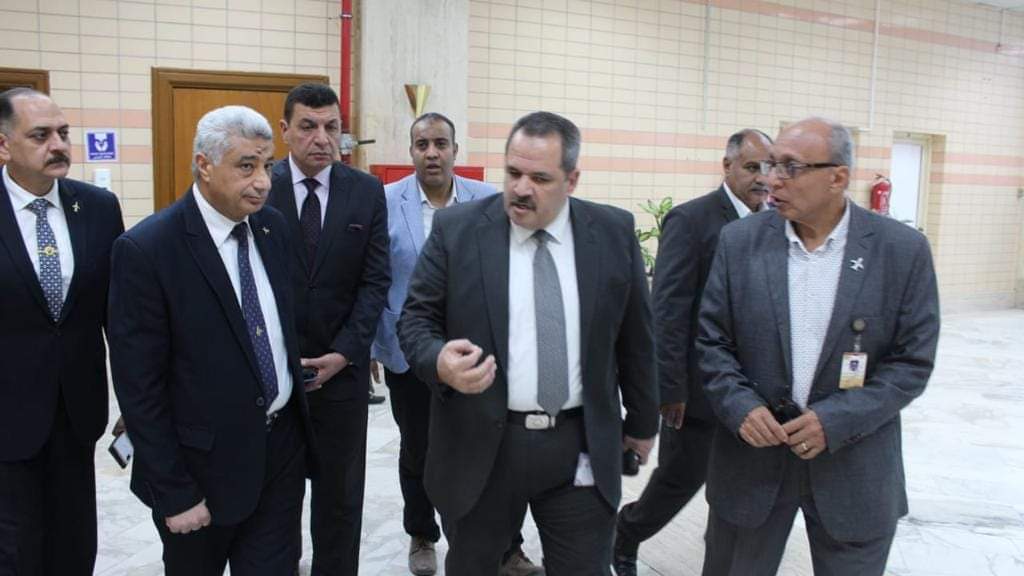 رئيس المصرية للمطارات فى مطار أسوان الدولي (2)