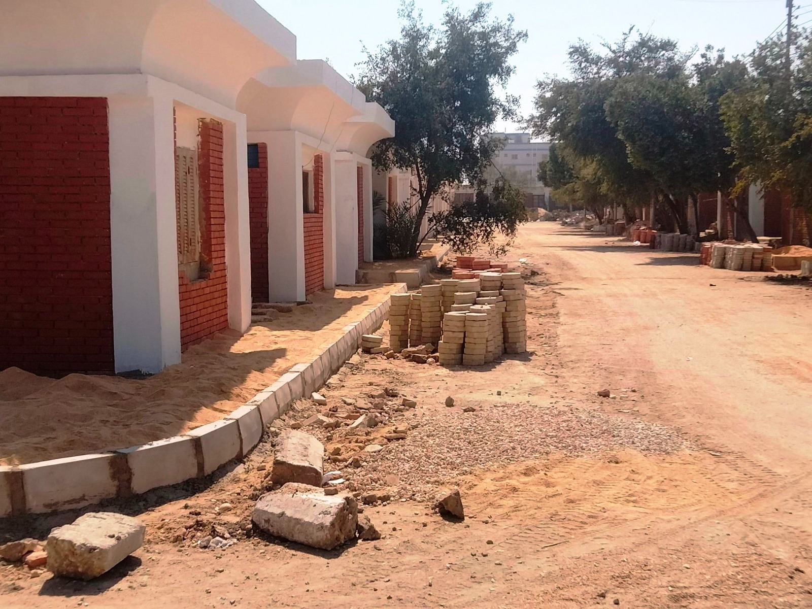 تطوير ورفع كفاءة قريتى النسيج اليدوى بحى الكوثر بتكلفة 3 ملايين جنيه (3)