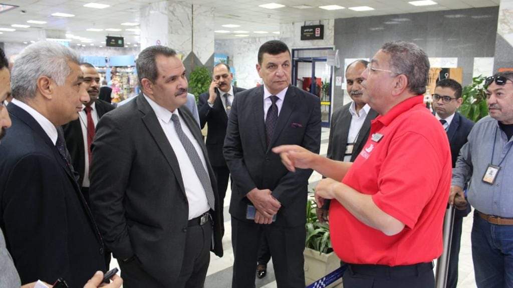 رئيس المصرية للمطارات يتفقد مطار أسوان الدولي (5)