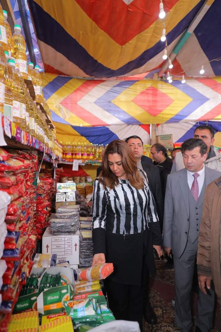 جانب من افتتاح محافظ دمياط لمعرض أهلا رمضان (2)