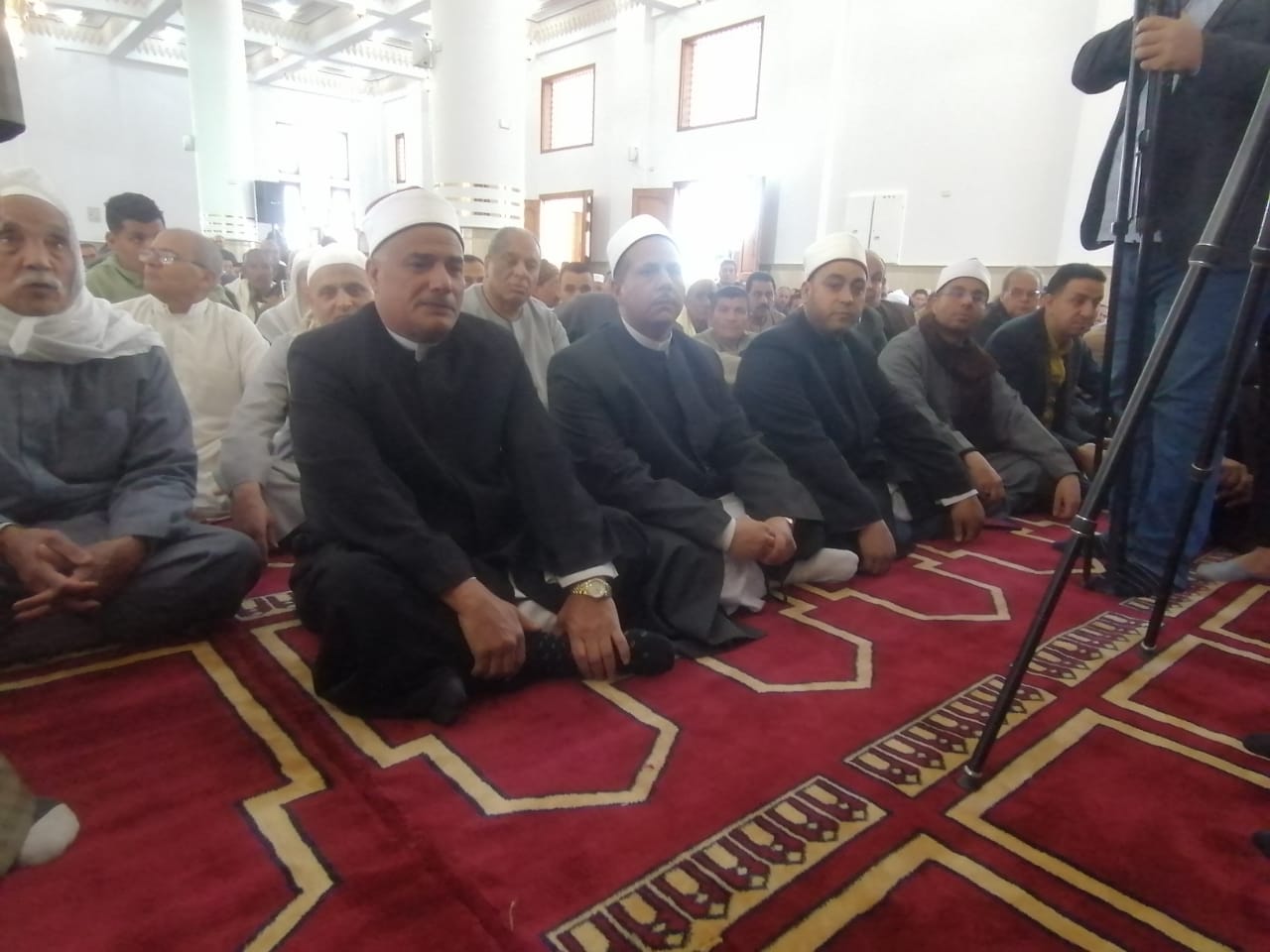 الحضور خلال افتتاح  المساجد