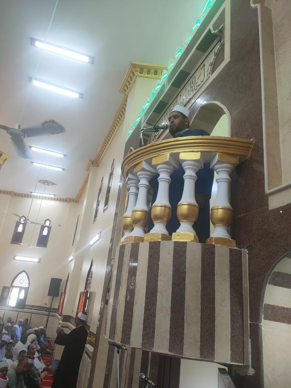 خطيب الجمعة