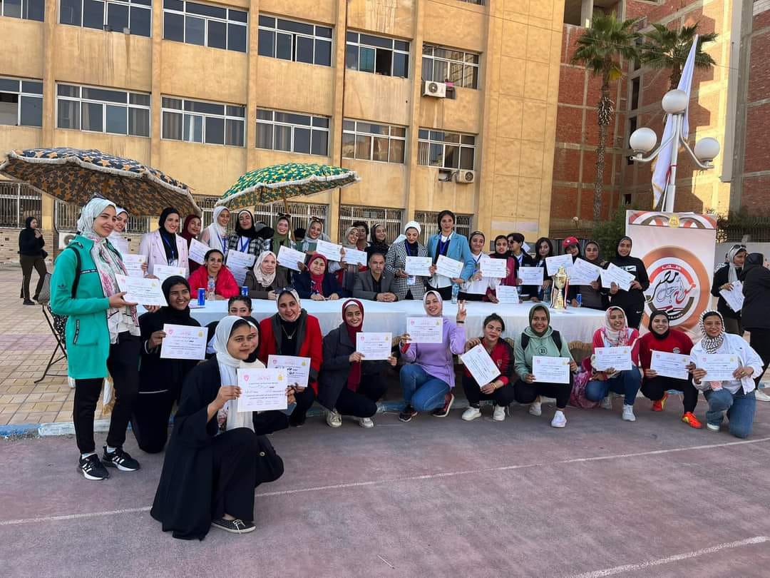 طالبات بالمهرجان 