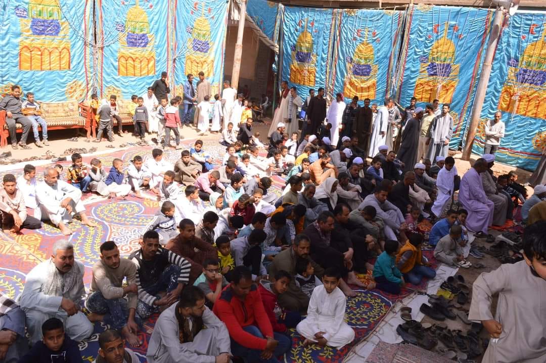 ساحة المسجد من الخارج