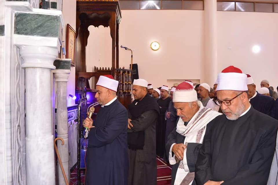 وكيل وزارة الأوقاف يؤم المصلين