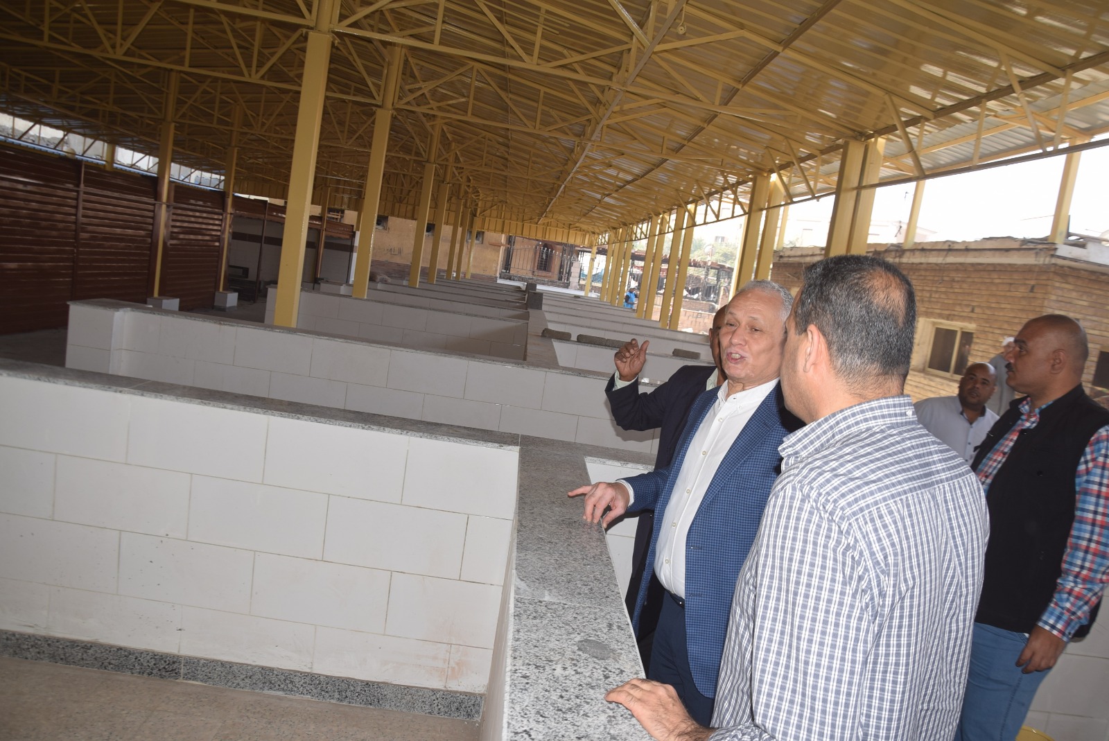 متابعة عمليات التطوير بالأسواق فى الأقصر متابعة عمليات التطوير بالأسواق فى الأقصر