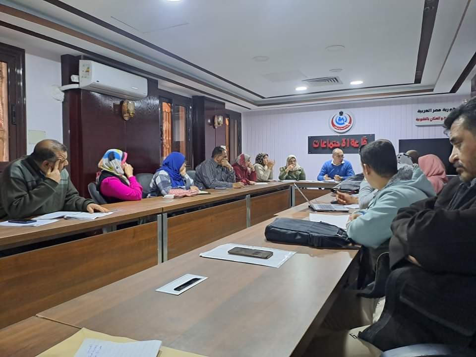 وكيل صحة القليوبية يناقش رفع كفاءة مكاتب الصحة (2)