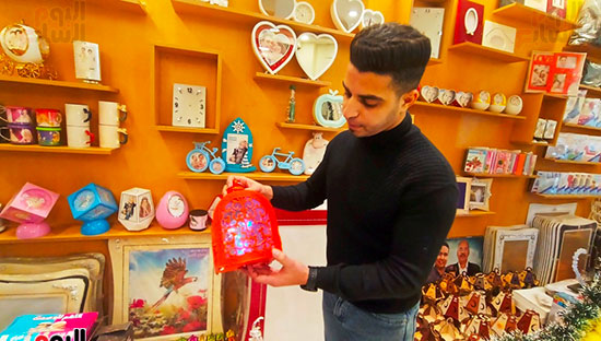 الشاب-أحمد-حامد-يسرد-هدايا-شهر-رمضان الشاب-أحمد-حامد-يسرد-هدايا-شهر-رمضان